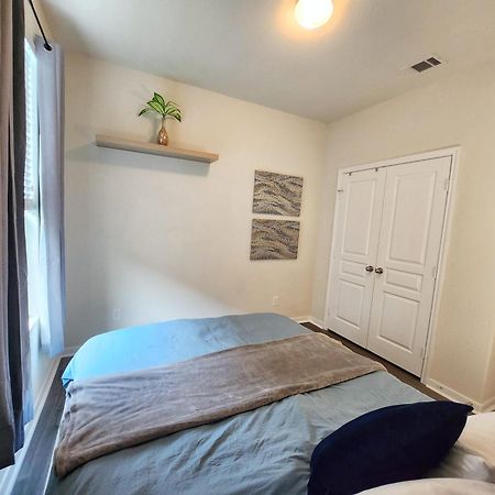 4 Bedroom Home Near Downtown Med Center Nrg Stadium Pearland Skyview Long By Ion Rentals ヒューストン エクステリア 写真