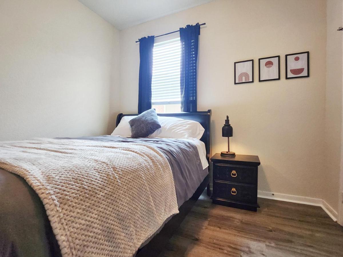 4 Bedroom Home Near Downtown Med Center Nrg Stadium Pearland Skyview Long By Ion Rentals ヒューストン エクステリア 写真
