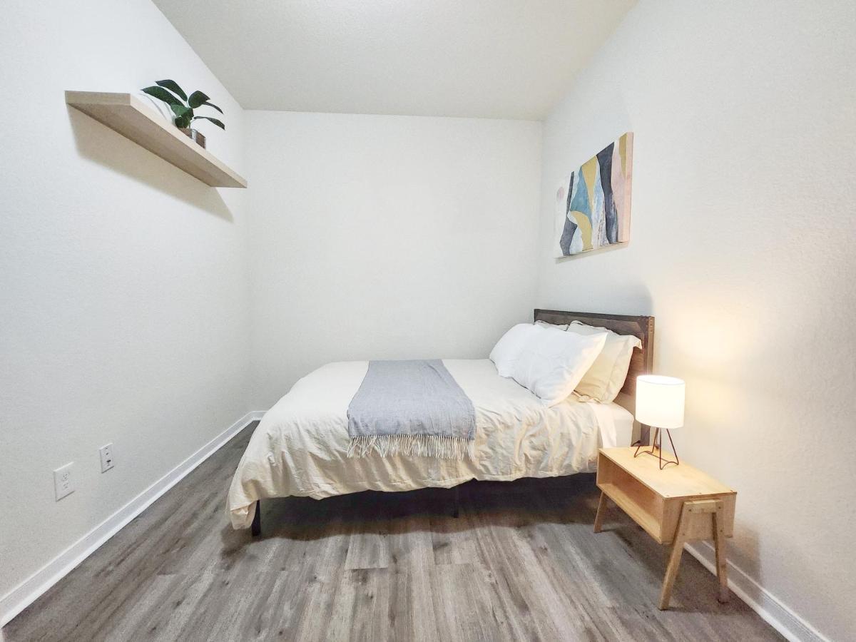 4 Bedroom Home Near Downtown Med Center Nrg Stadium Pearland Skyview Long By Ion Rentals ヒューストン エクステリア 写真