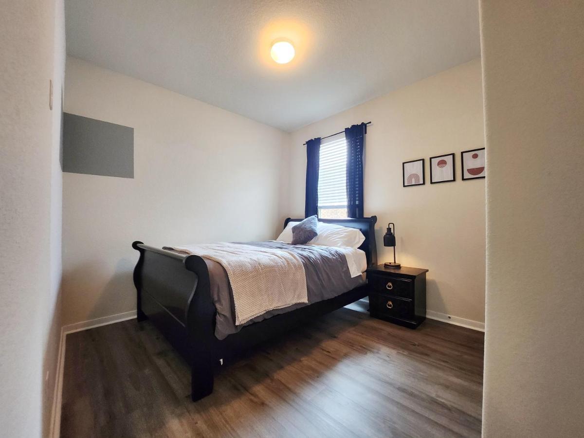 4 Bedroom Home Near Downtown Med Center Nrg Stadium Pearland Skyview Long By Ion Rentals ヒューストン エクステリア 写真