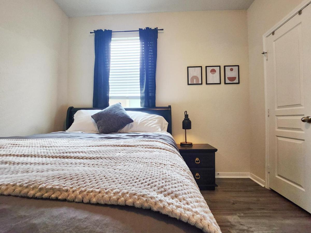 4 Bedroom Home Near Downtown Med Center Nrg Stadium Pearland Skyview Long By Ion Rentals ヒューストン エクステリア 写真