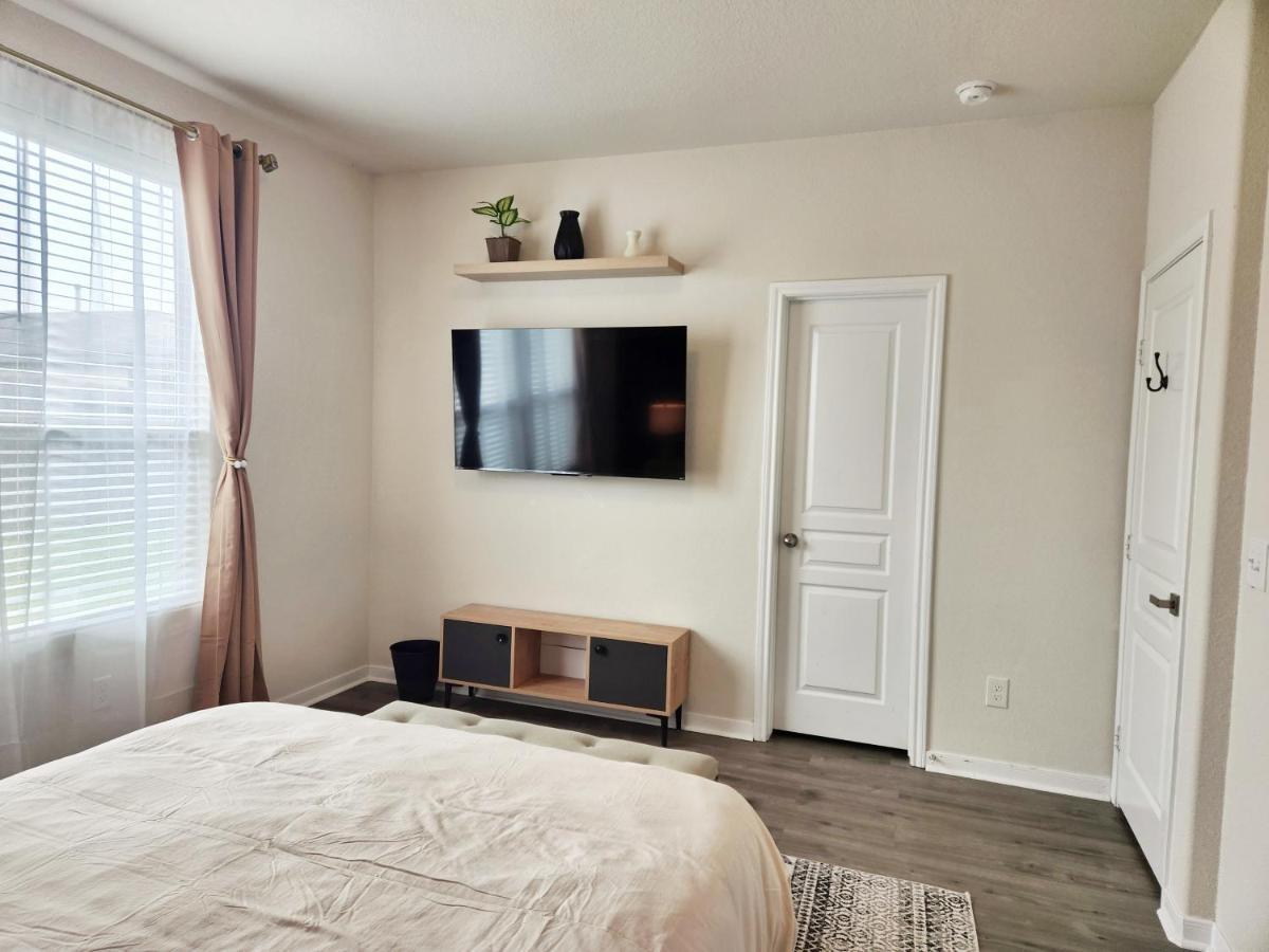 4 Bedroom Home Near Downtown Med Center Nrg Stadium Pearland Skyview Long By Ion Rentals ヒューストン エクステリア 写真