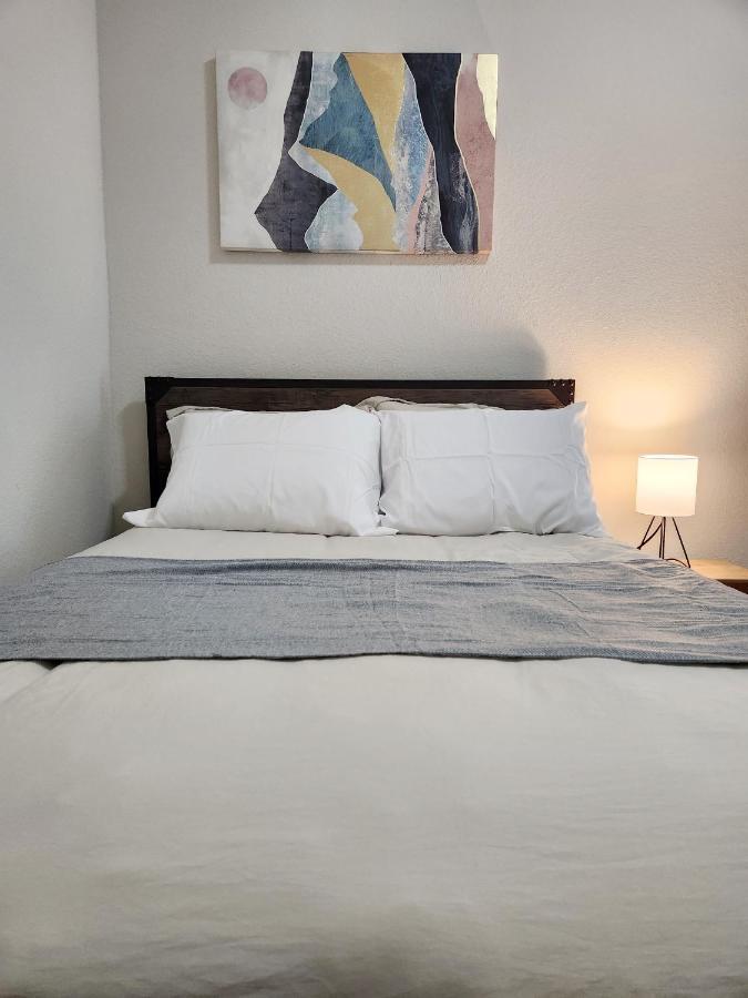 4 Bedroom Home Near Downtown Med Center Nrg Stadium Pearland Skyview Long By Ion Rentals ヒューストン エクステリア 写真
