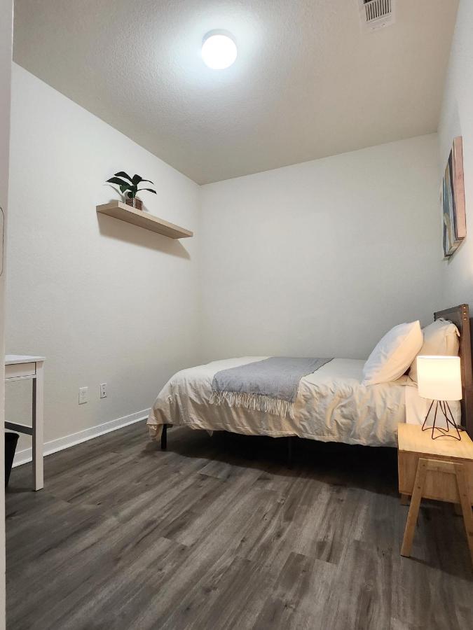 4 Bedroom Home Near Downtown Med Center Nrg Stadium Pearland Skyview Long By Ion Rentals ヒューストン エクステリア 写真