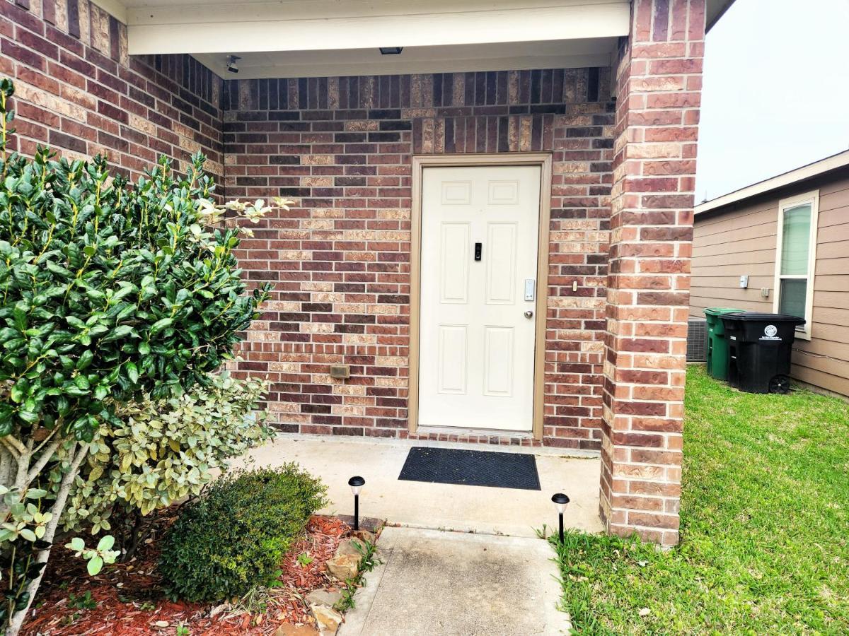 4 Bedroom Home Near Downtown Med Center Nrg Stadium Pearland Skyview Long By Ion Rentals ヒューストン エクステリア 写真