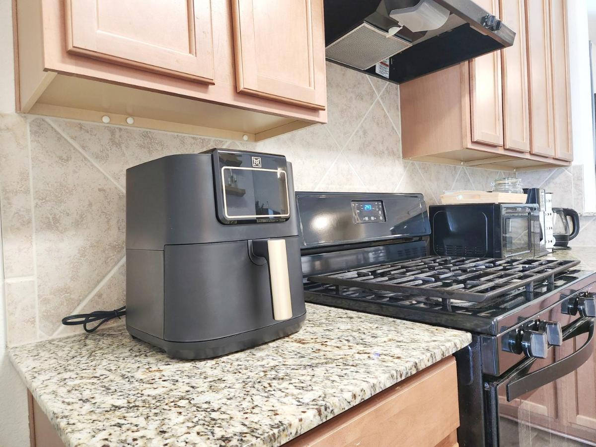 4 Bedroom Home Near Downtown Med Center Nrg Stadium Pearland Skyview Long By Ion Rentals ヒューストン エクステリア 写真