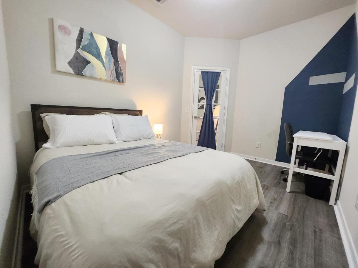 4 Bedroom Home Near Downtown Med Center Nrg Stadium Pearland Skyview Long By Ion Rentals ヒューストン エクステリア 写真