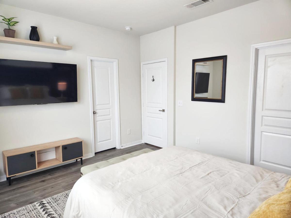 4 Bedroom Home Near Downtown Med Center Nrg Stadium Pearland Skyview Long By Ion Rentals ヒューストン エクステリア 写真