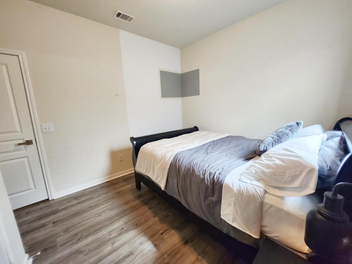 4 Bedroom Home Near Downtown Med Center Nrg Stadium Pearland Skyview Long By Ion Rentals ヒューストン エクステリア 写真