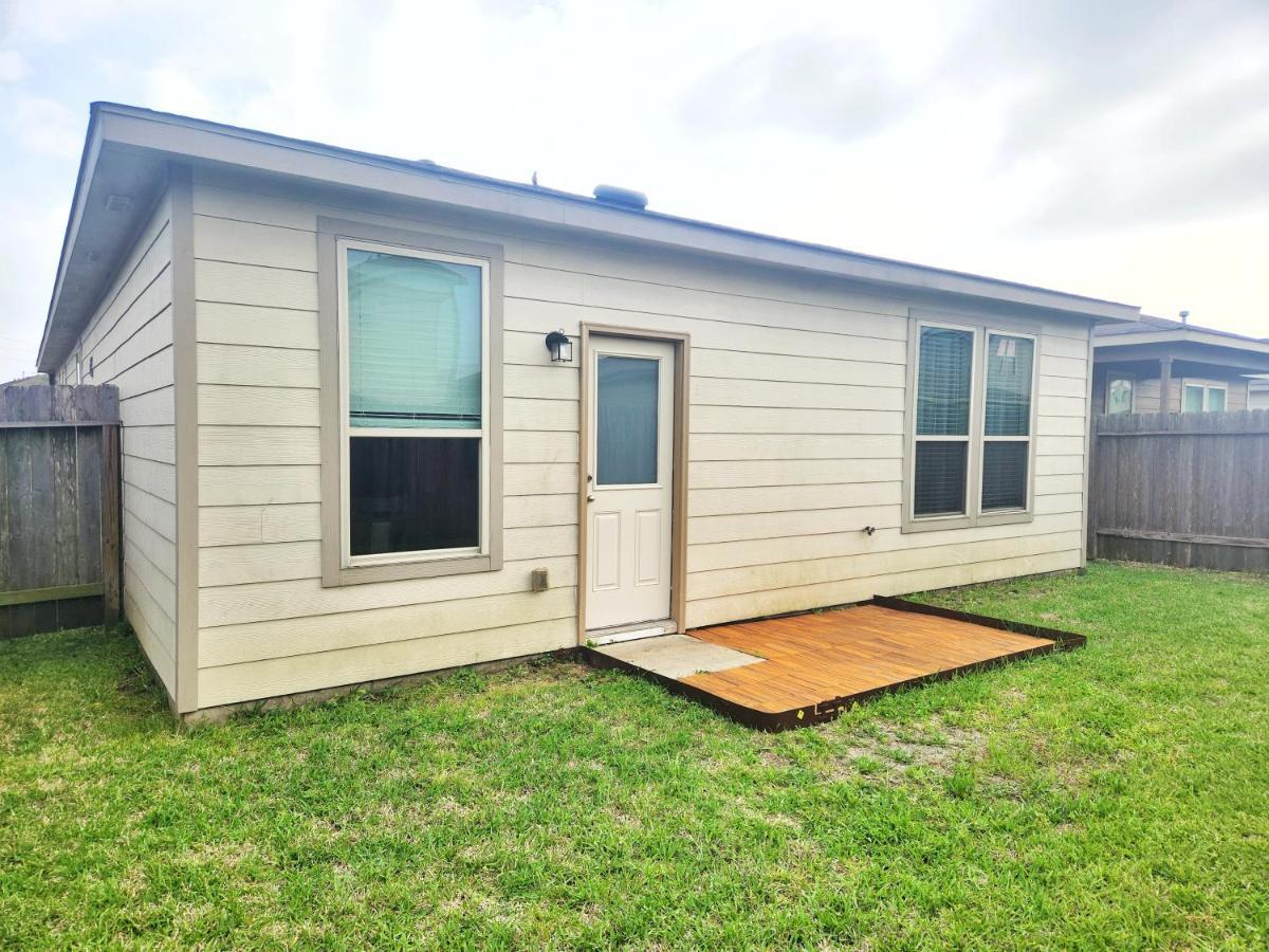 4 Bedroom Home Near Downtown Med Center Nrg Stadium Pearland Skyview Long By Ion Rentals ヒューストン エクステリア 写真