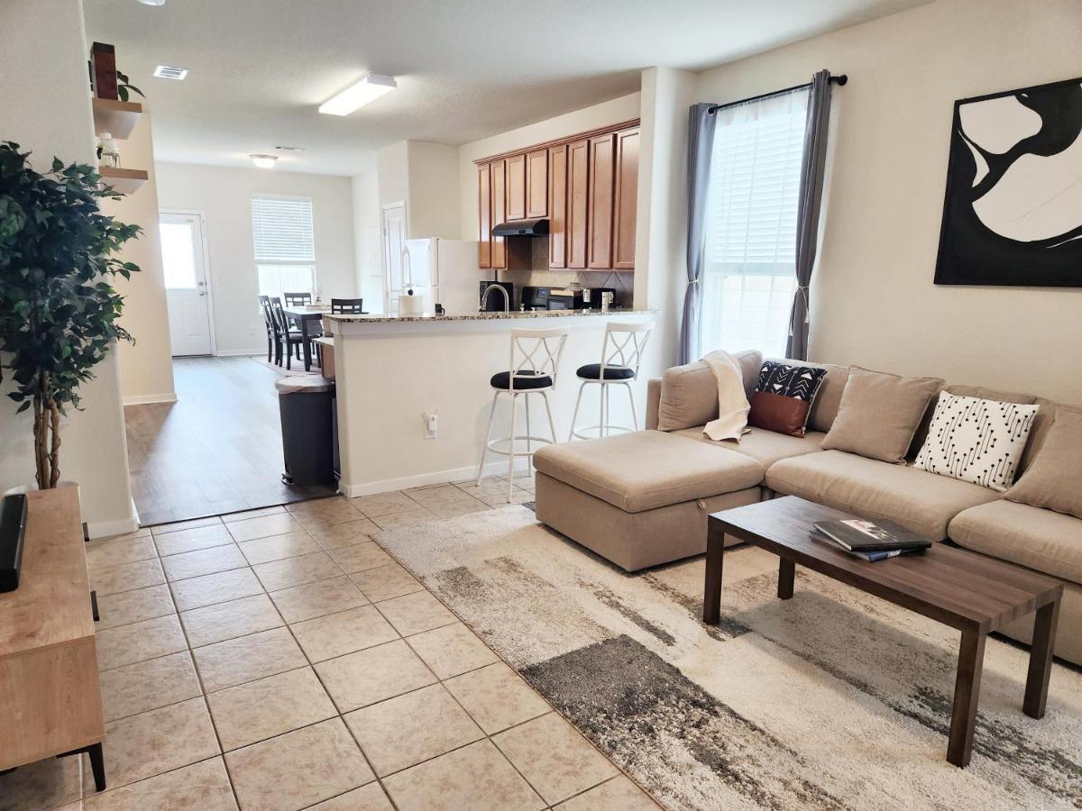 4 Bedroom Home Near Downtown Med Center Nrg Stadium Pearland Skyview Long By Ion Rentals ヒューストン エクステリア 写真
